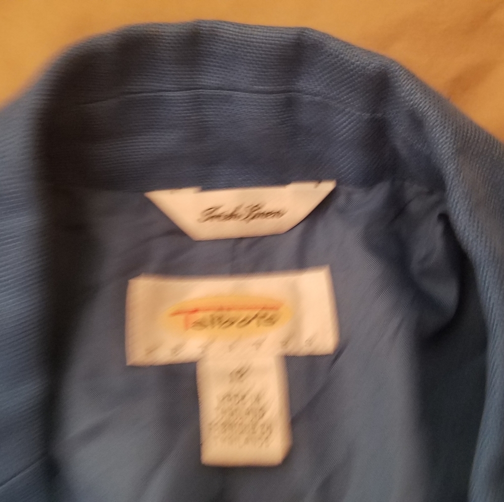 Blazer - Picture 2 of 2